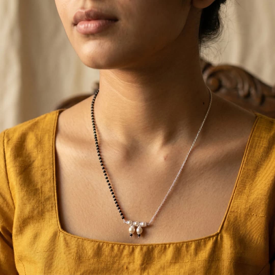 Nayira Silver Moti Mangalsutra